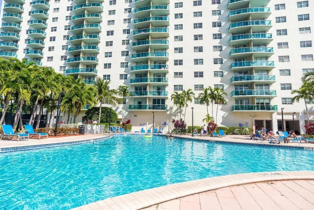 Miami Holiday Apartments Sunny Isles Beach Exterior photo